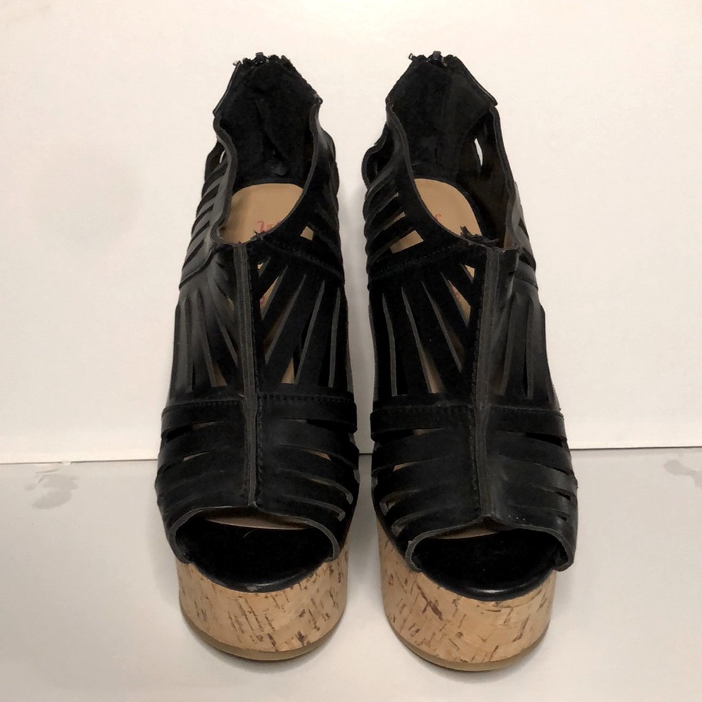 Black wedges